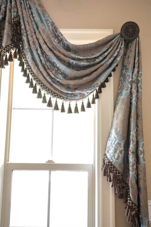 Luxury Swags And Tails Valance Curtain Drapes